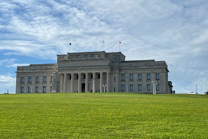 Half-Day Tour: AUCKLAND CITY Highlights with Hotel Pickup - Guides, vehicles, and the small-group feel
