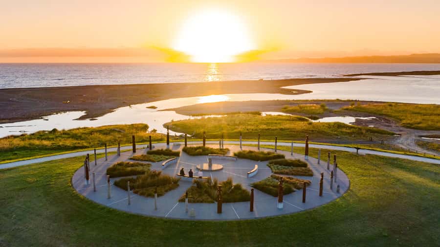 Hawke's Bay: Self Guided Coast to Vineyards Cycle Tour - Atea A Rangi Star Compass and the wetlands