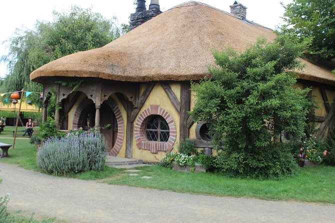 Hobbiton Afternoon Tour in Luxury Minibus from Auckland - Who should book this tour