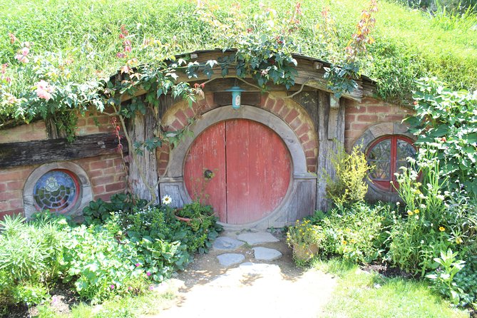 Hobbiton and Waitomo Caves from Auckland - Smaller Group - Hobbiton: a film set built for wandering