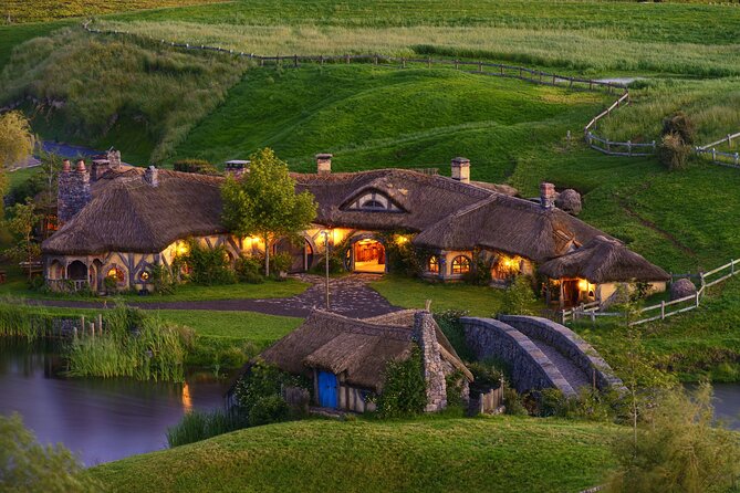 Hobbiton Movie Set and Hamilton Gardens Small Group-from Auckland - Entering Hobbiton after the countryside drive