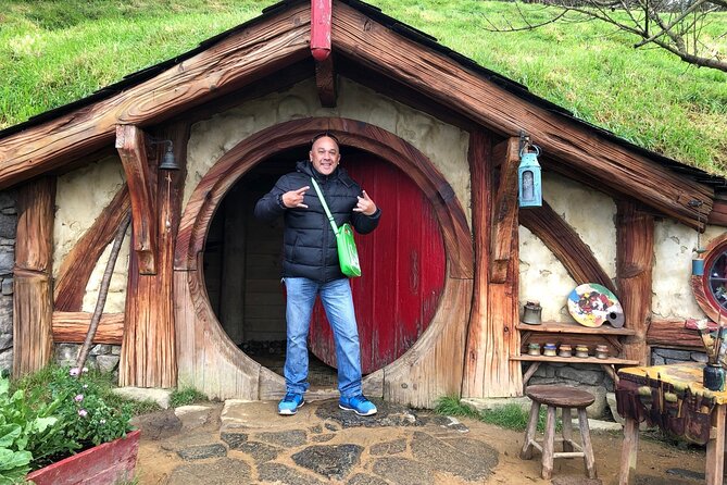 Hobbiton Movie Set Day Tour - Walking through Hobbiton’s film set