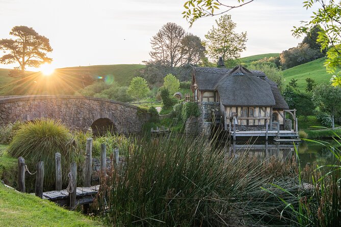 Hobbiton Movie Set Experience: Private Tour From Auckland - A coffee stop at Robert Harris