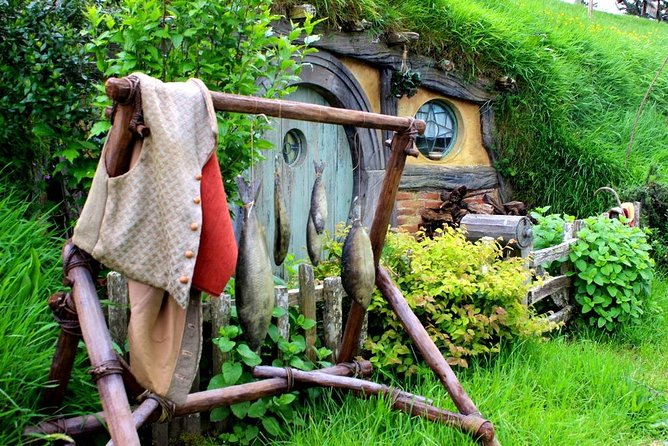 Hobbiton Movie Set Group Tour Early Access (Avoid the crowds!) - The two-hour walk through Hobbiton