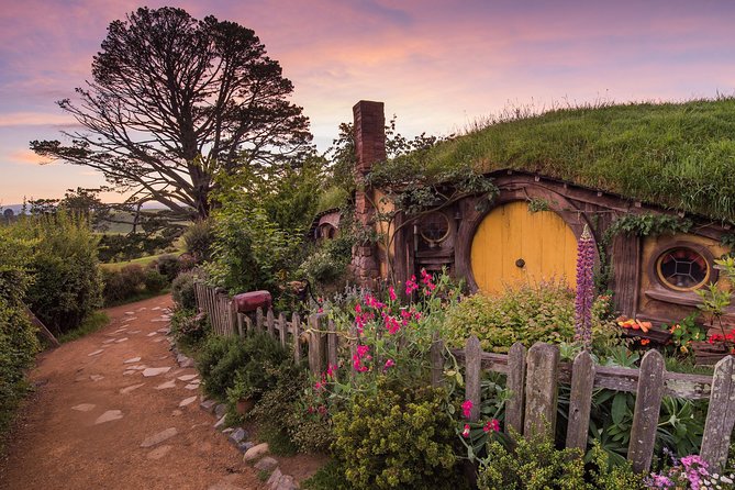 Hobbiton Movie Set Group Tour Early Access (Avoid the crowds!) - What you are paying for at €169.82