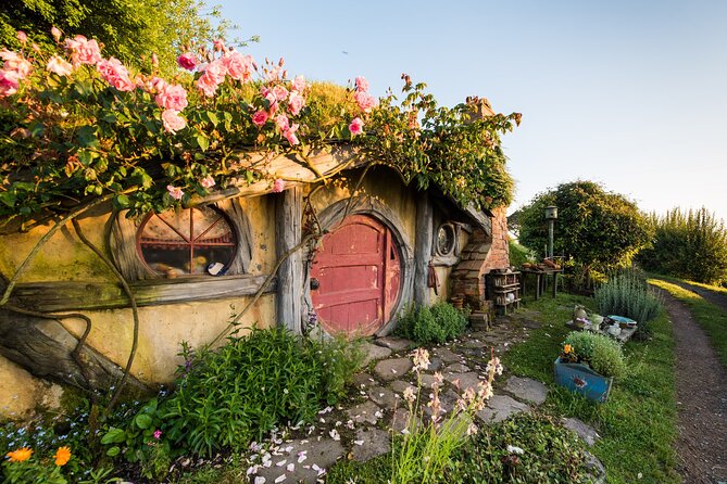 Hobbiton Movie Set Group Tour Early Access (Avoid the crowds!) - The driver-guide can shape the whole day
