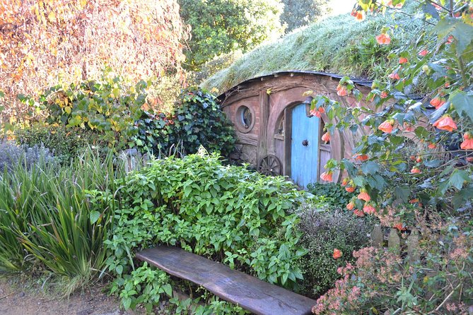 Hobbiton Movie Set Group Tour Early Access (Avoid the crowds!) - Arriving at the Alexander farm