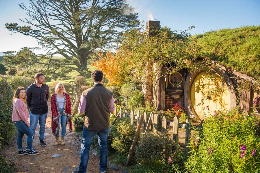 Hobbiton Movie Set: Guided Tour Ticket - Following the guide through the Hobbit Holes