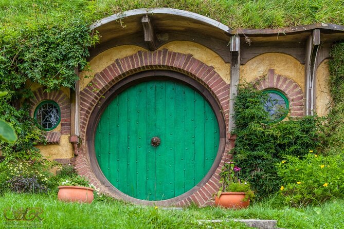 Hobbiton Movie Set Shore Excursion from Tauranga (6 Hours) - Inside a furnished Hobbit home