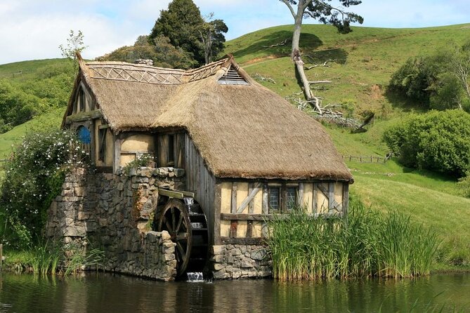 Hobbiton Movie Set Shore Excursion from Tauranga (6 Hours) - Weather, clothing, and practical comfort