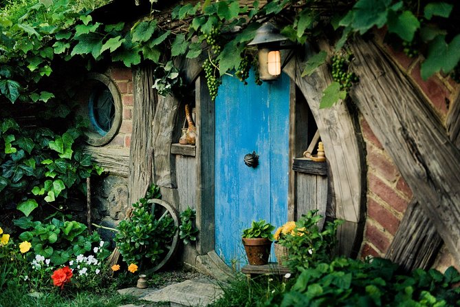 Hobbiton Movie Set Small Group Fully Guided Day Tour from Auckland - Why Hobbiton works even if you are not a fan