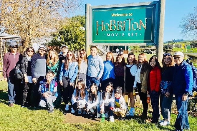 Hobbiton Movie Set Small Group Fully Guided Day Tour from Auckland - How the guides shape the day