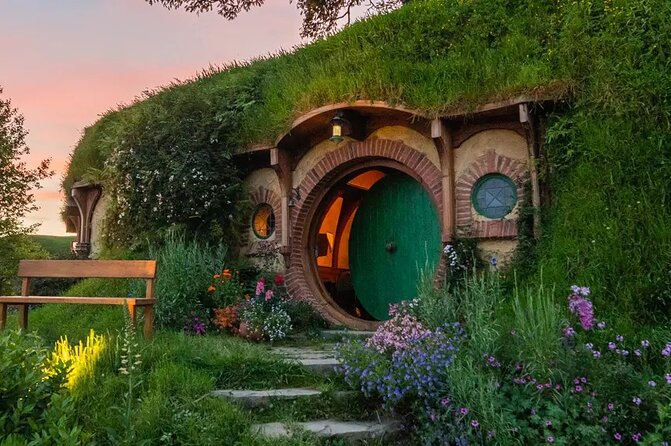 Hobbiton Movie Set Small Group Private Transfer from Auckland - The road south through Hamilton