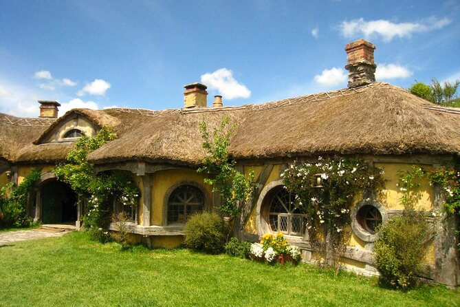 Hobbiton Movie Set Small Tour from Auckland - The Green Dragon Inn finish