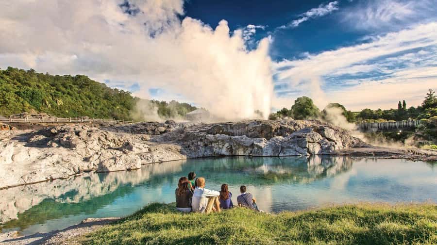 Hobbiton Movie Set & Te Puia Geothermal Valley Private Tour - Booking details that matter
