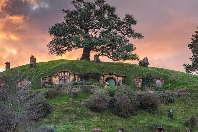 Hobbiton Movie Set Tour to Blue Springs and Mineral Spa - The 7 a.m. departure from Auckland