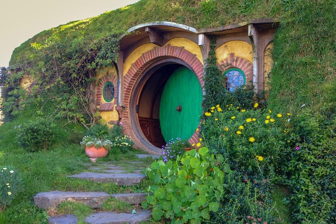 Hobbiton Movie Set Tour with lunch from Auckland - The Auckland to Matamata day trip