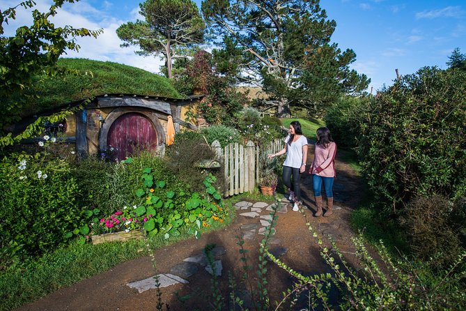 Hobbiton Movie set & Waitomo Caves Small Group Tour From Auckland - Who should choose this day trip