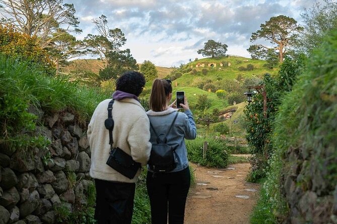 Hobbiton Movie Set & Waitomo Glow Worm Caves Private Tour - The guide can shape the whole day