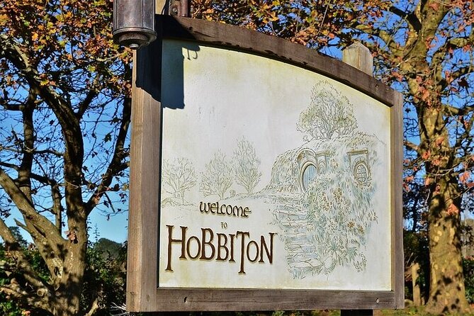 Hobbiton Movie Set & Waitomo Glow Worm Caves Private Tour - Hobbiton’s movie-set details