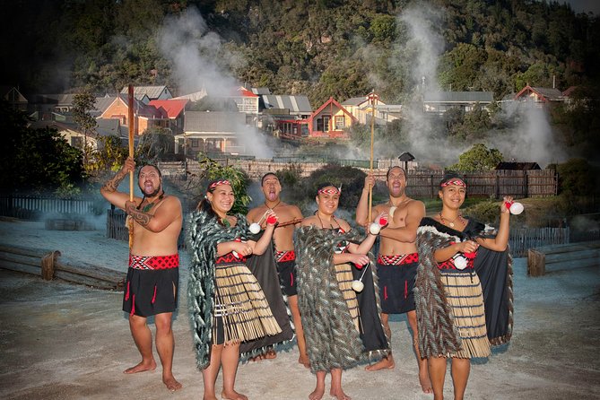 Hobbiton & Rotorua Living Māori Village Private Tour Ex-Auckland - Who gets the best value