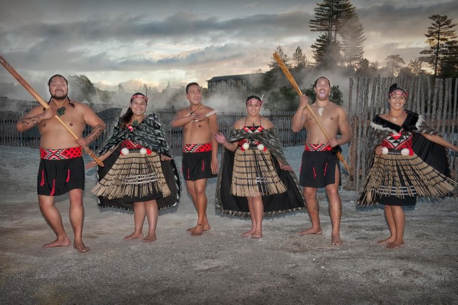 Hobbiton & Rotorua Living Māori Village Private Tour Ex-Auckland - What to pack for the 13-hour outing