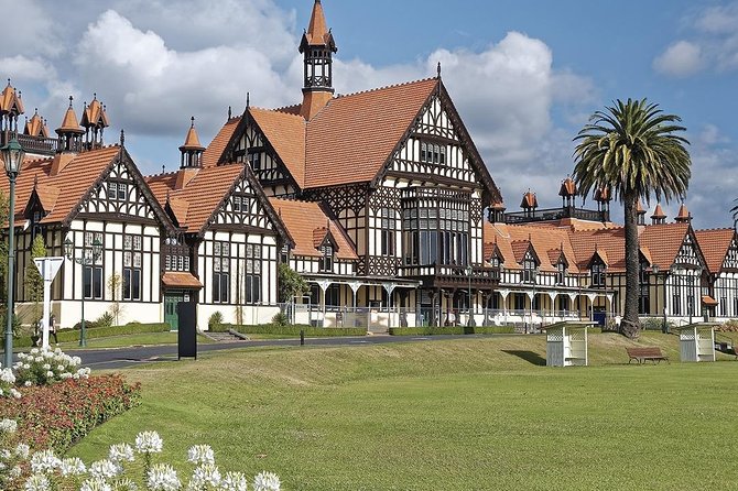 Hobbiton & Rotorua Small Group Day Tour inc Te Puia from Auckland - Is the $243.83 price good value?