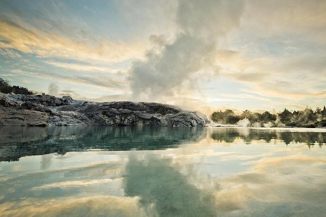 Hobbiton & Rotorua Small Group Day Tour inc Te Puia from Auckland - The 6:00 am departure from Auckland