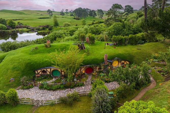 Hobbiton & Waitomo Caves Guided Day Trip from Auckland incl lunch - Crossing the Bombay Hills and Hauraki Plains
