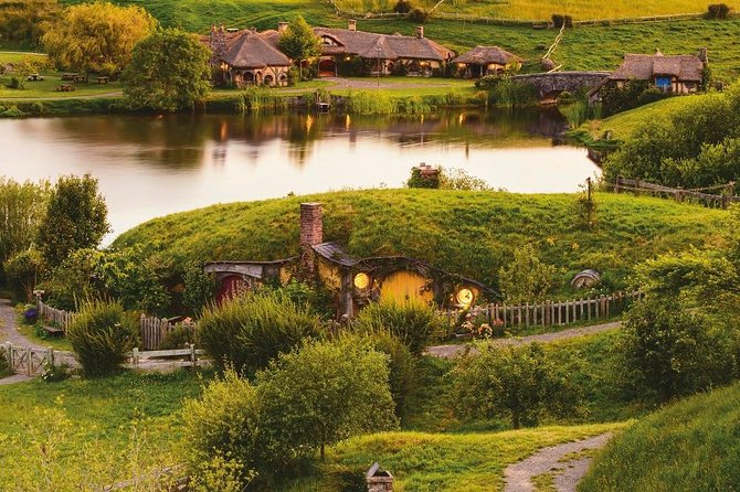 Hobbiton & Waitomo Caves Guided Day Trip from Auckland incl lunch - The Green Dragon Inn and the included lunch