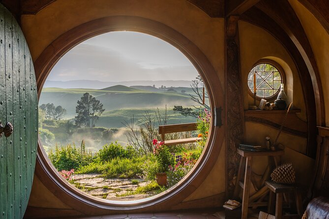 Hobbiton & Waitomo Caves Small-Group Tour W Lunch from Auckland - Guides can shape the whole experience