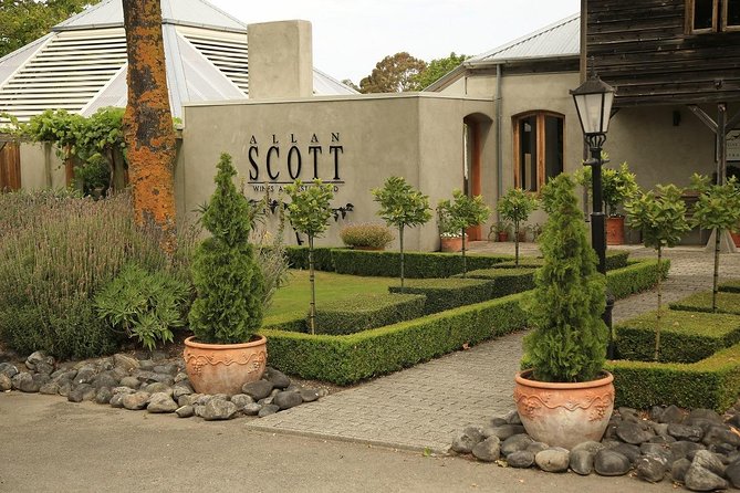 Hop on Hop off Wine Tours Marlborough - Choosing a vineyard lunch