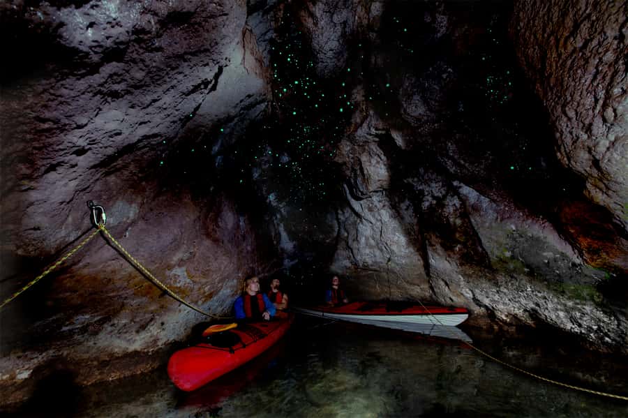 Hot Pools Kayak & Evening Barbecue - Crossing Lake Rotoiti by kayak