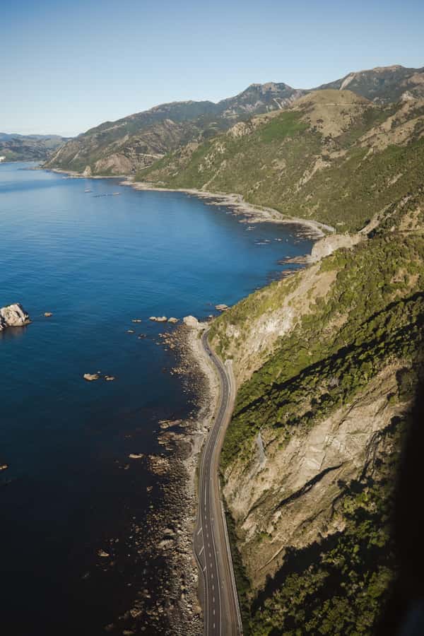 Kaikoura: 1-Hour Whale Watching Helicopter Tour - Watching sperm whales from the helicopter
