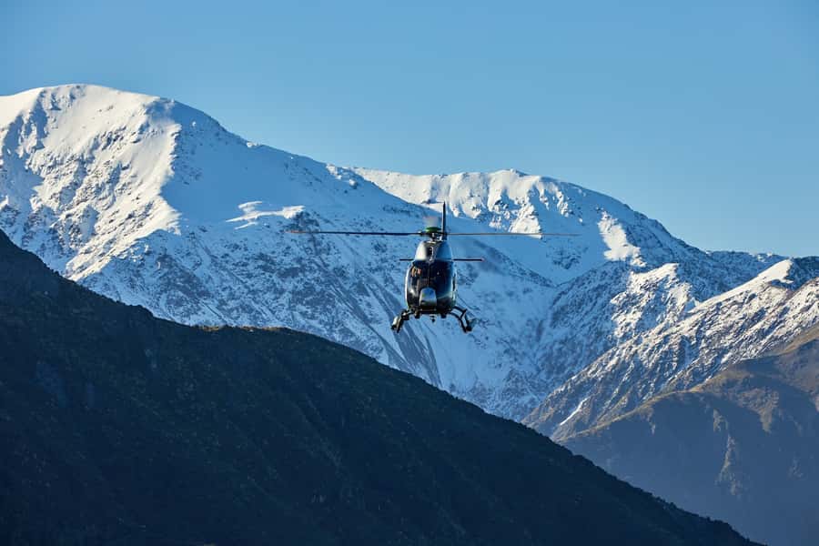 Kaikōura: 45-Minute Whale Watching Helicopter Tour - The first view: mountains, peninsula, and Pacific