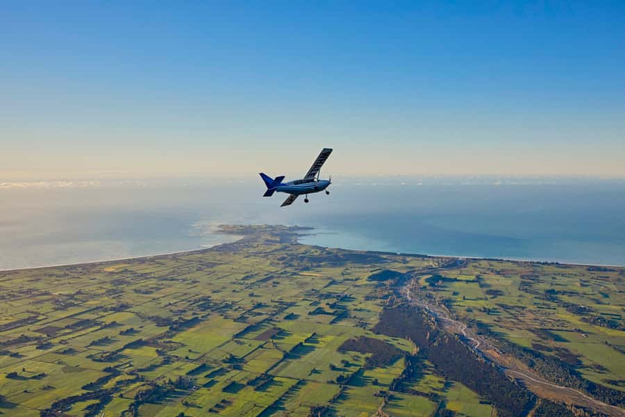 Kaikoura: Extended Flight Whale Watching & Mountain Tour - From the peninsula to the Seaward Kaikoura Ranges