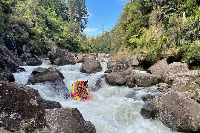 Kaituna Cascades - Grade 5 Wairoa River near Tauranga - The guide team is a major part of the value