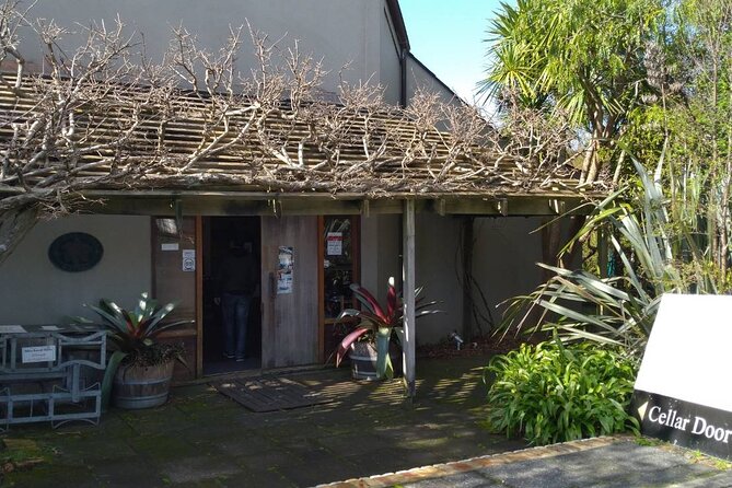 Kumeu Winery Boutique Tour with Gourmet Lunch from Auckland - Food, weather, and other practical points