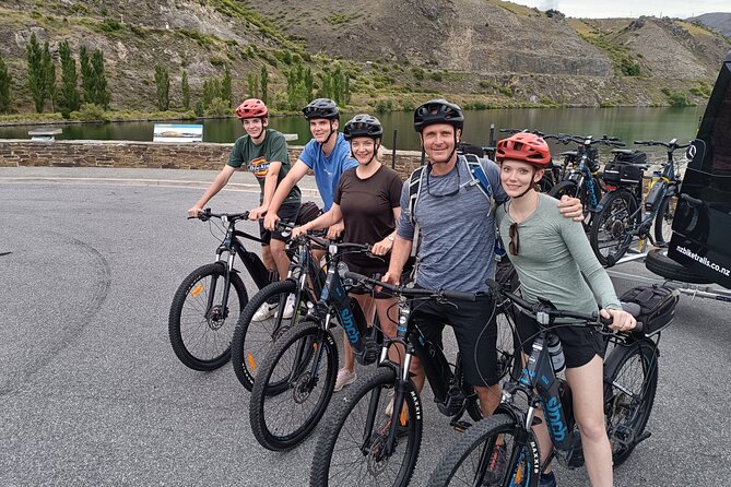 Lake Dunstan Cycleway Bike Rental And Return Shuttle - Stops at Carrick Winery and Burger & Coffee Afloat