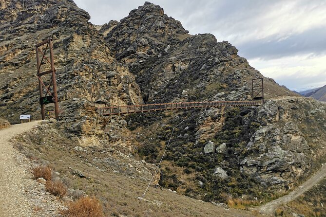 Lake Dunstan Cycleway with E-Bike hire and Shuttle service - Riding the cliff clip-ons