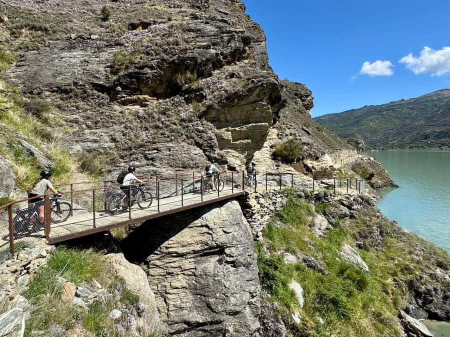 Lake Dunstan Discovery - on an eBike - Starting in Cromwell, then heading to Clyde