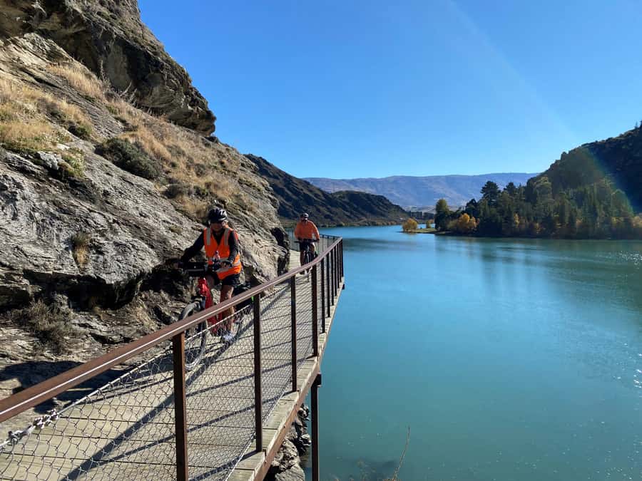 Lake Dunstan Discovery - on an eBike - Halfway Hut and the more demanding middle sections