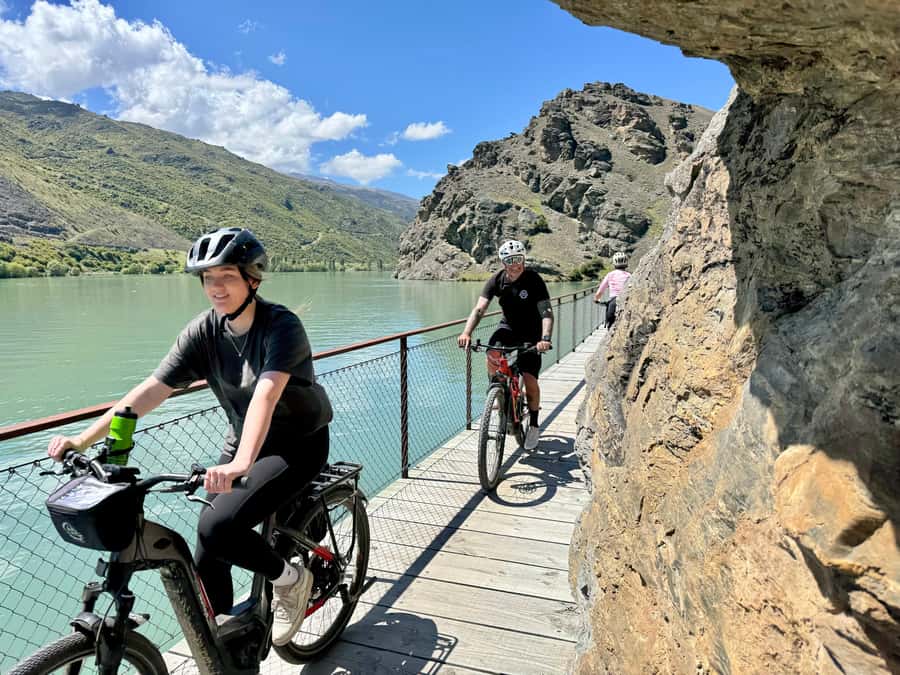 Lake Dunstan Discovery - on an eBike - Clyde Bridge and the power of Clyde Dam