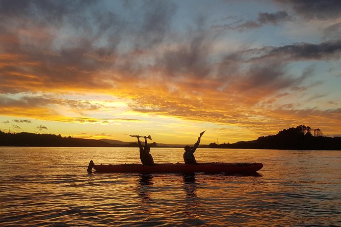 Lake Rotoiti Evening Kayak Tour including Hot Springs, Glowworm Caves and BBQ Dinner - Soaking in Lake Rotoiti’s natural hot pools