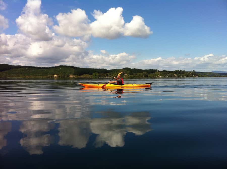 Lake Rotoiti & Hot Pools Guided Kayak - Paddling Across Lake Rotoiti