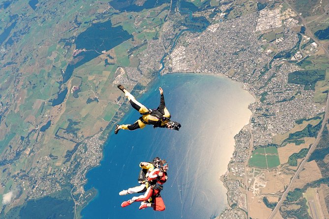 Lake Taupo 12,000-Foot Tandem Skydiving - Why Taupo is a fine place for a first jump