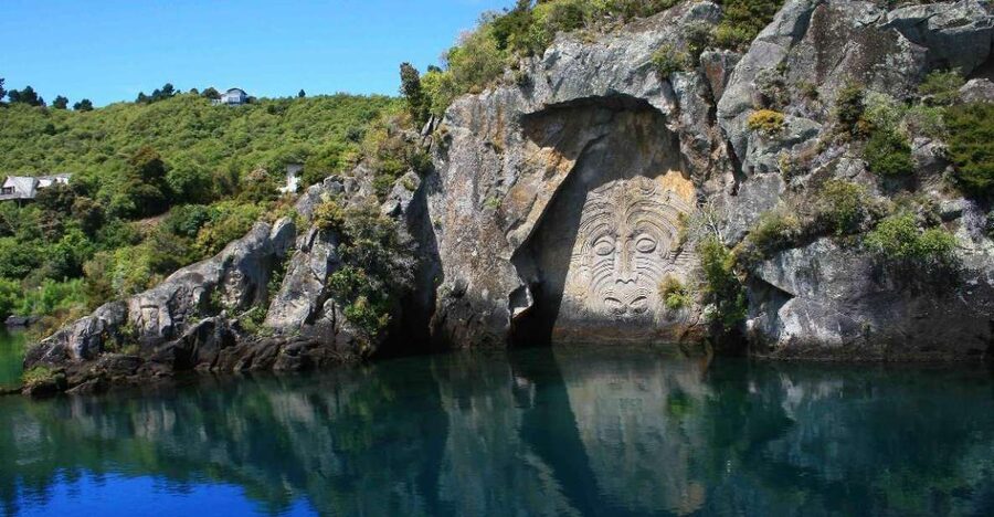 Lake Taupo: Maori Rock Carvings 10.30 AM 1.5-Hour Cruise - The approach to the cliff