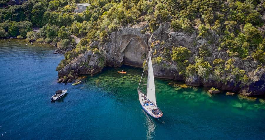 Lake Taupo: Sailboat Trip to the Maori Rock Carvings - Key points at a glance