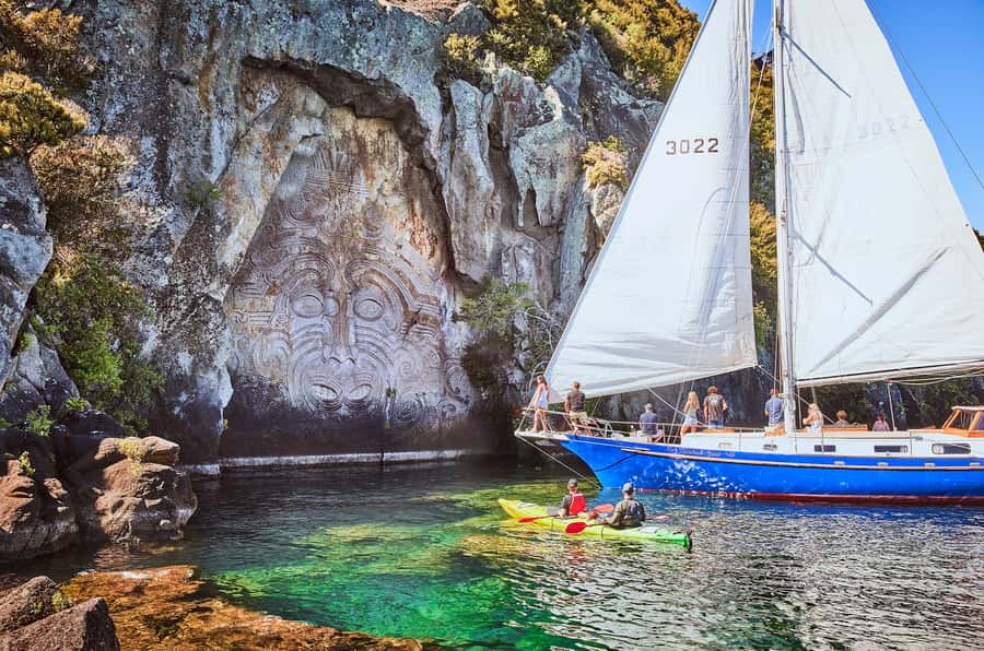 Lake Taupo: Sailboat Trip to the Maori Rock Carvings - Setting out across New Zealand’s largest lake