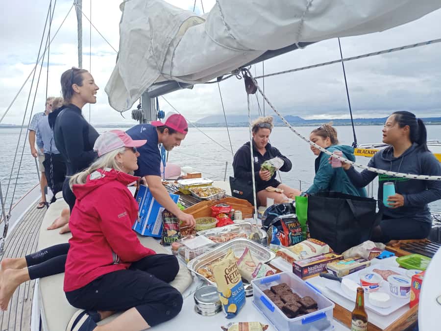 Lake Taupo: Sailboat Trip to the Maori Rock Carvings - The crew and the tone of the trip